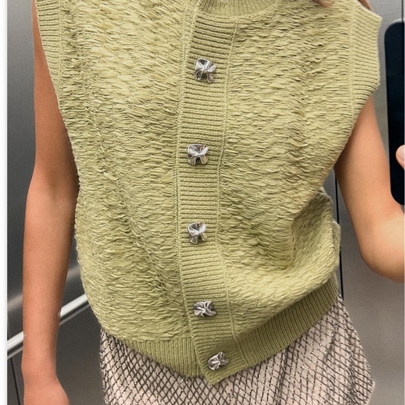 Zara Women's Olive Green Textured Vest - Picture 2 of 4
